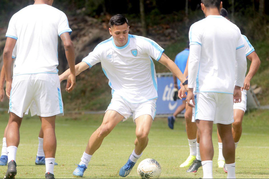 El jugador de&nbsp;Real&nbsp;Salt Lake, Rubió Rubín, durante el entreno con la Bicolor. (Foto: Fedefut)