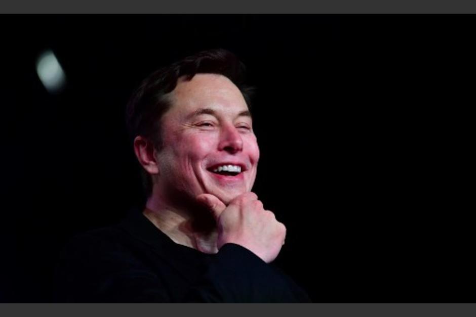 Elon Musk realizó un sondeo en Twitter en donde se comprometió a vender el 10% de sus títulos. (Foto: AFP)