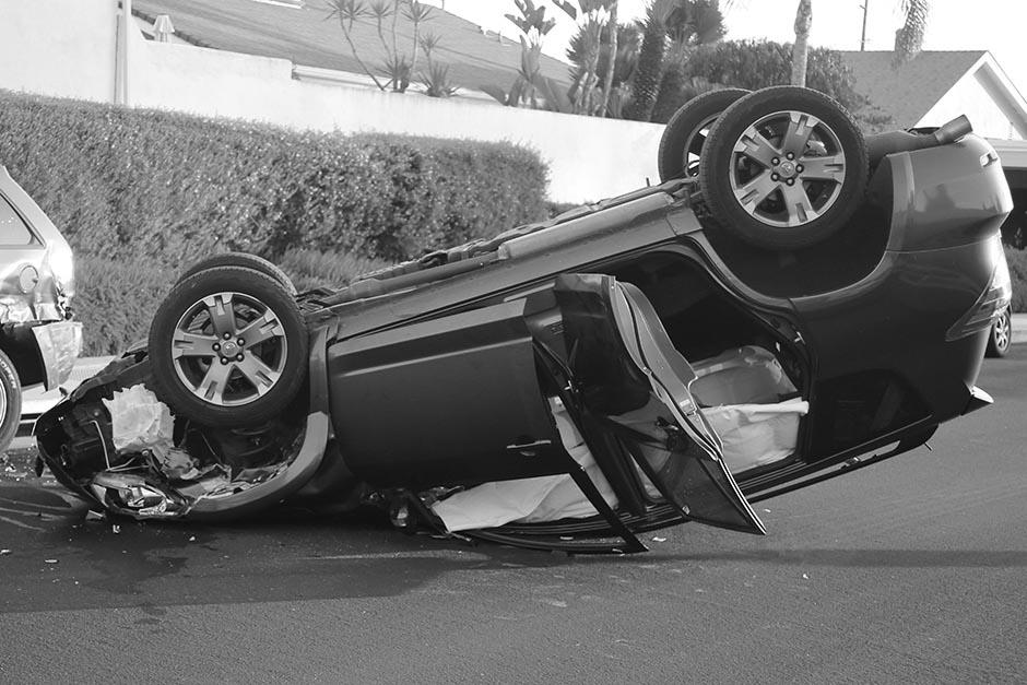 Una persona murió luego que su auto cayera de un puente ubicado en El Trébol, zona 3. (Foto ilustrativa: Shutterstock)