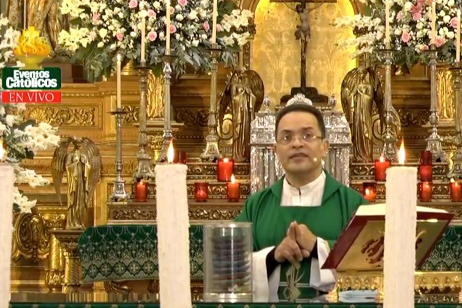 El padre Orlando Aguilar continúa en la parroquia La Merced. (Foto: captura de pantalla )&nbsp;