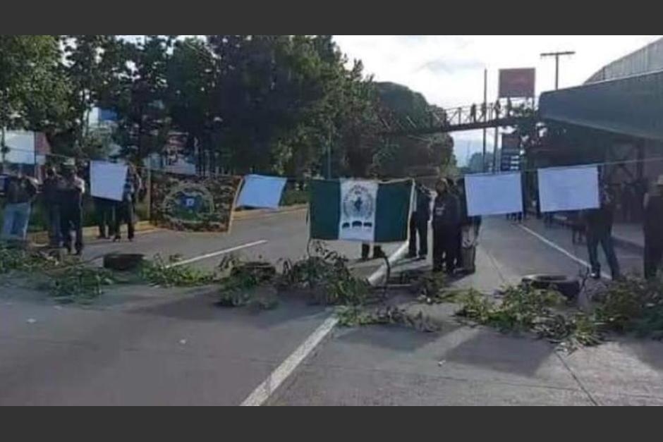 Al menos 14 puntos permanecen bloqueados por veteranos militares que buscan que se apruebe la&nbsp;Ley de Dignificación Económica por la Prestación de Servicio Militar. (Foto: Sarimá TV)