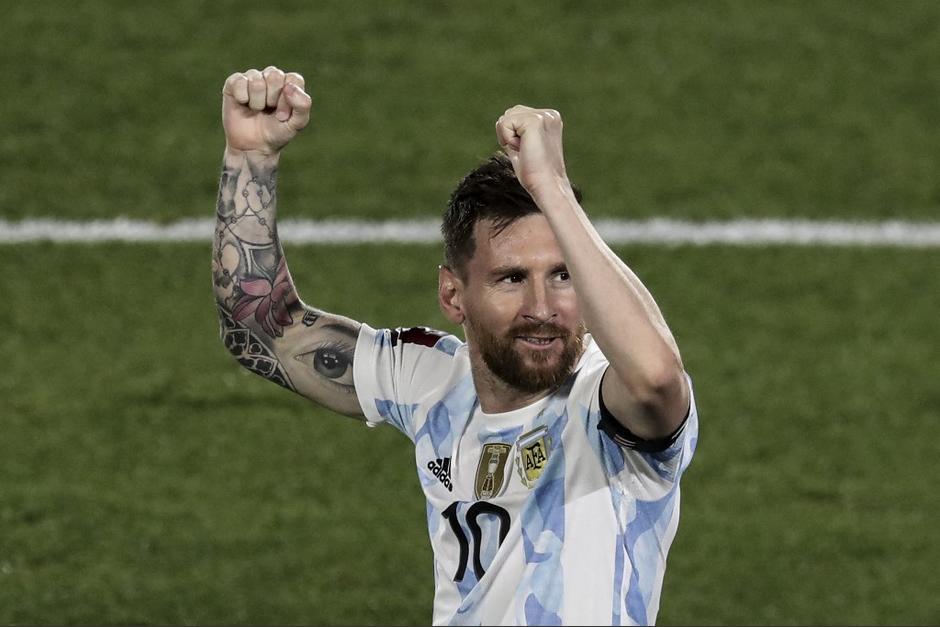 Varias personalidades han pedido que no se entregue el Balón de Oro a Lionel Messi. (Foto: AFP)