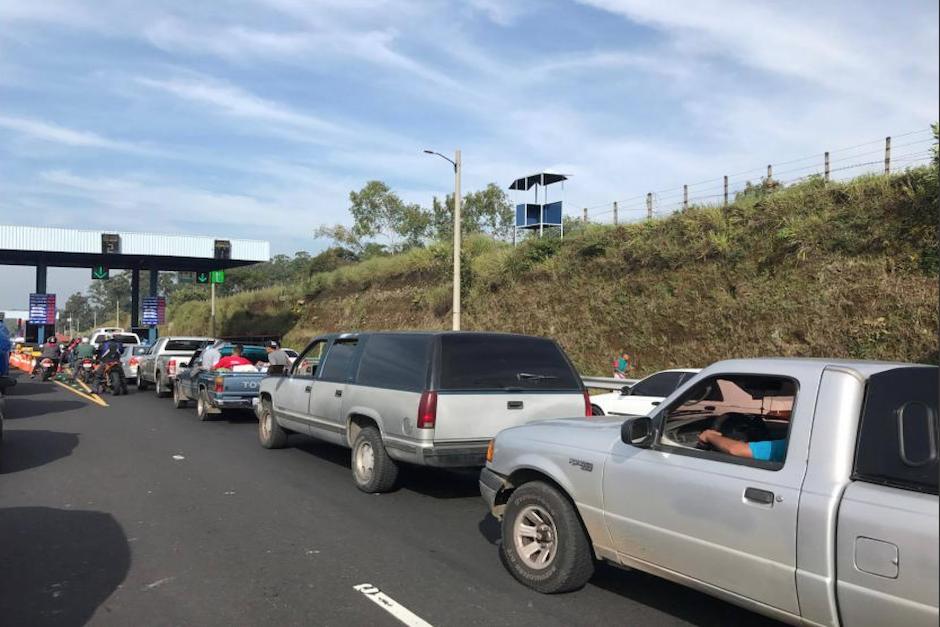 Reportan largas filas de vehículos en la autopista Palín-Escuintla. (Foto: Archivo/Soy502)