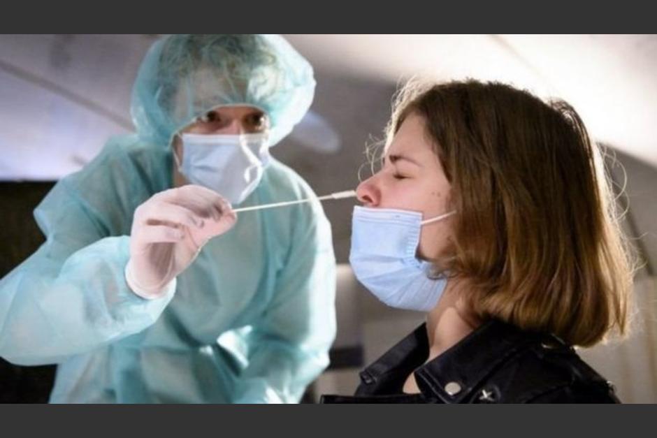 Estudio reveló los días en que una persona que se contagia de Covid-19 es libre del virus. (Foto: Getty Images)&nbsp;