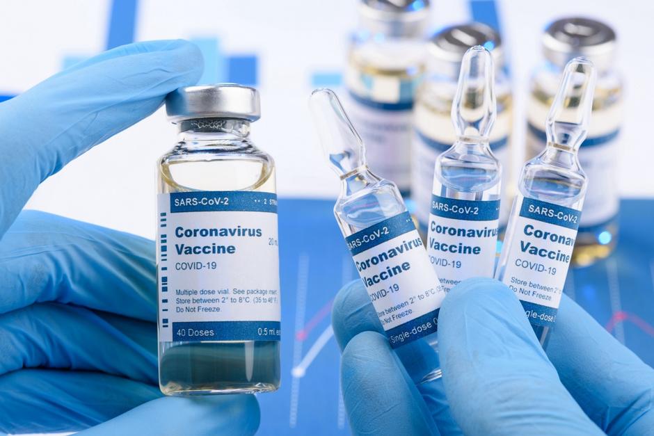 Estados Unidos donará millones de vacunas Pfizer a países con bajos recursos. (Foto: AFP)