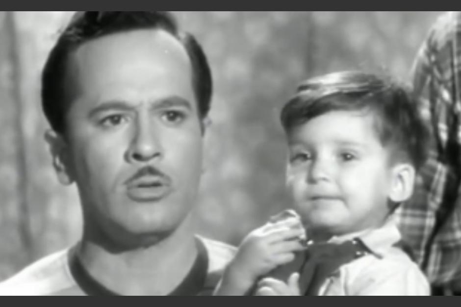 Pedro Infante protagonizó uno de sus mejores papeles en "Ustedes los ricos", tras la muerte de quien fue su hijo en la trama. (Foto: Noticieros Televisa)