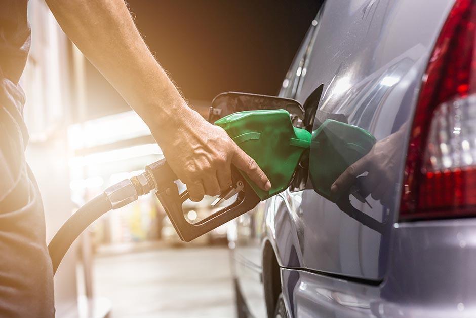 El precio del galón de gasolina super y diésel sufrió un incremento. (Foto: AFP)&nbsp;
