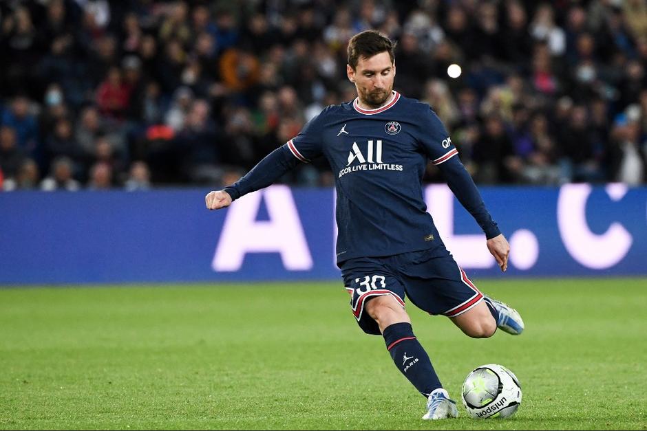 Lionel Messi anotó en el encuentro ante el Lens, en donde se coronaron campeones de la Ligue 1. (Foto: AFP)