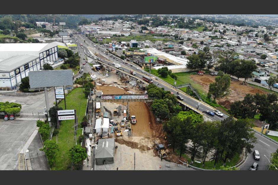 A más de mes y medio desde el hundimiento aún no se define si se colocarán puentes en el área del socavamiento en Villa Nueva. (Foto: Wilder López/Soy502)
