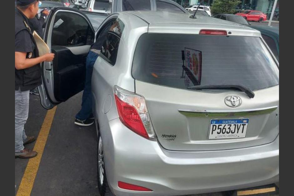 El carro robado fue recuperado por agentes de la PNC. (Foto: PNC)
