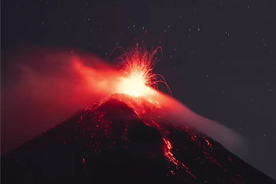 El Volcán de Fuego se lució en esta captura. (Captura: Diego Rizzo Photo)