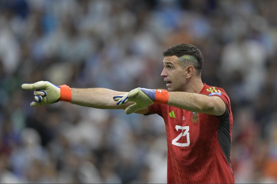 Emiliano Martínez guió a Argentina a las semifinales. (Foto: AFP)