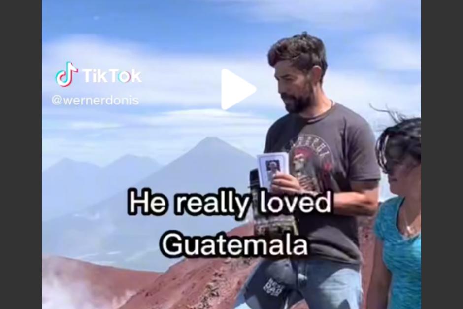 Familiares y amigos cumplieron la última voluntad de su ser querido: quedarse en Guatemala. (Foto: captura de video)&nbsp;