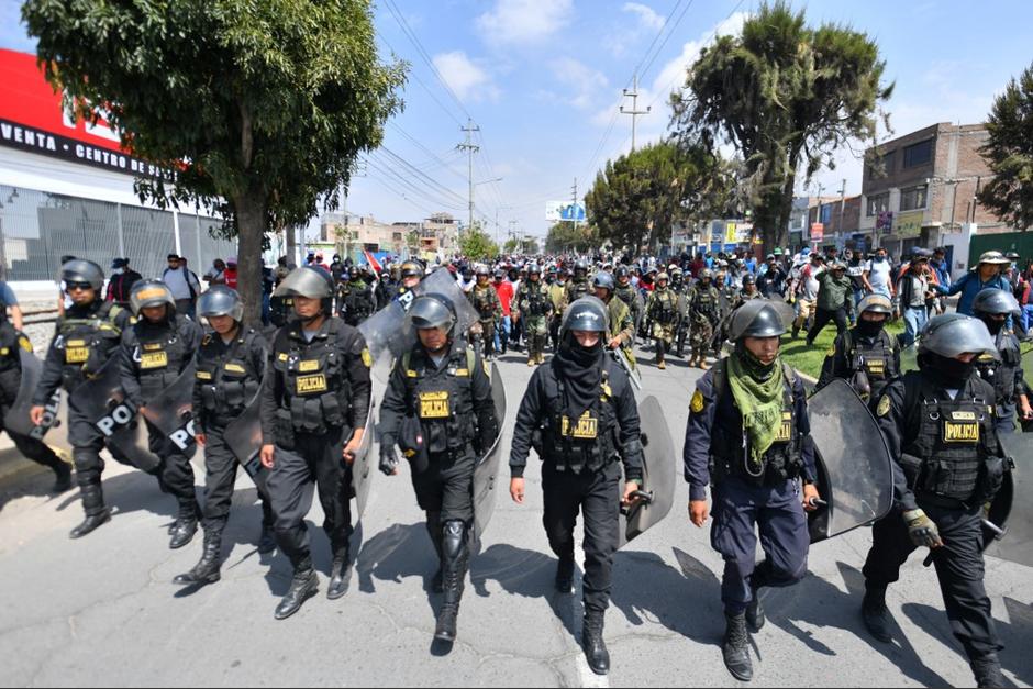La situación pone en alerta a las autoridades nacionales para apoyar a los guatemaltecos que se encuentran varados en Perú. (Foto: AFP)