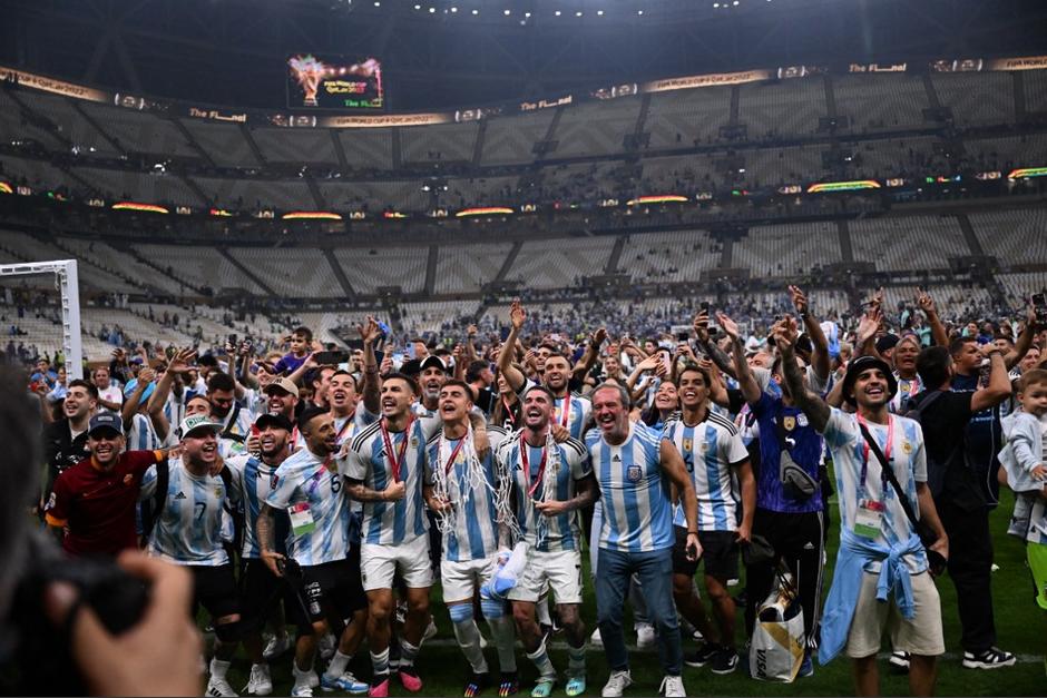 El boxeador mexicano no quiso desaprovechar el momento para felicitar a Argentina. (Foto: AFP)
