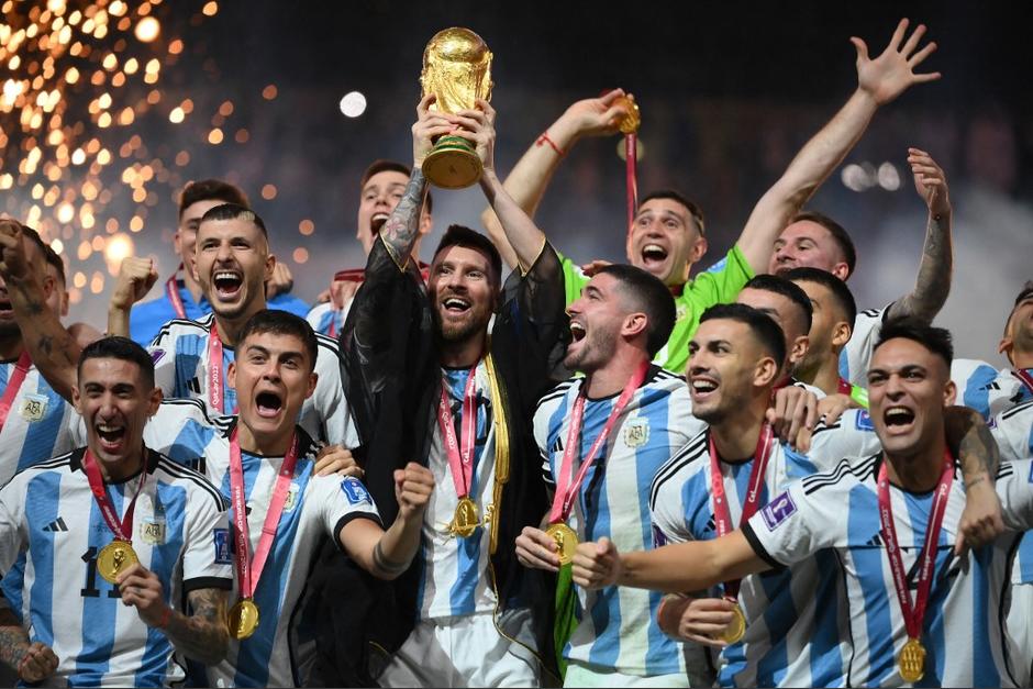 El hombre tuvo un exceso de felicidad que le provocó el título de Argentina sobre Francia. (Foto: AFP)