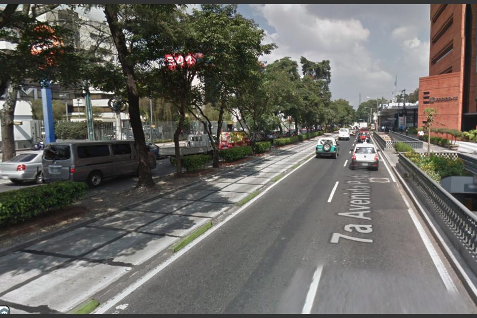 La joven intentó cruzar la avenida, pero no se percató de la cercanía del vehículo pesado. (Foto: Google Maps)