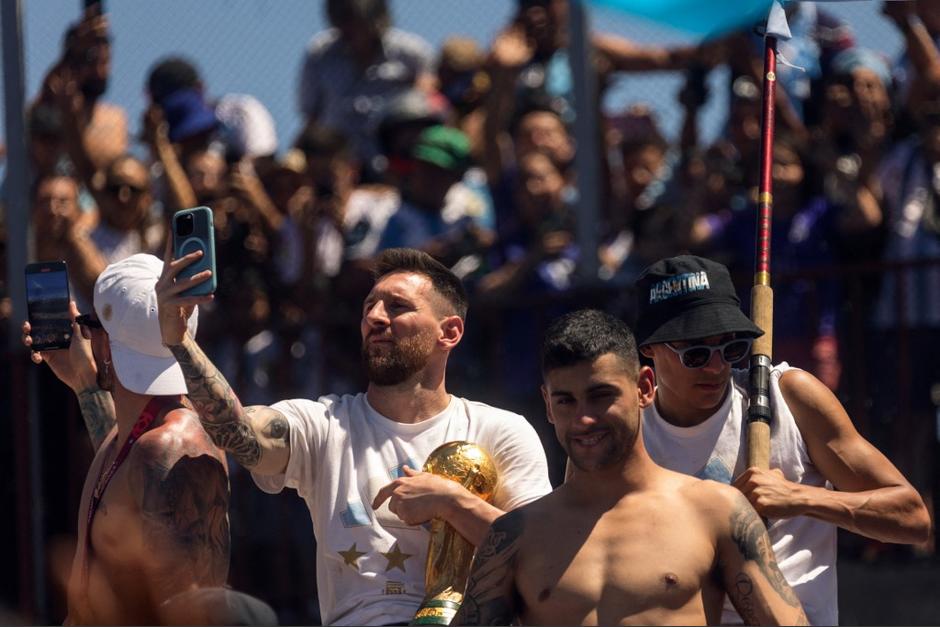 Messi y Lionel Scaloni celebraron a lo grande el campeonato. (Foto: AFP)&nbsp;