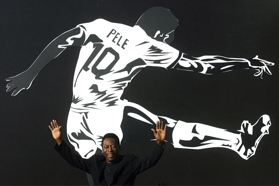 Pelé era un astro y se consagró en "El Rey" del fútbol por sus fantásticas jugadas. (Foto: AFP)