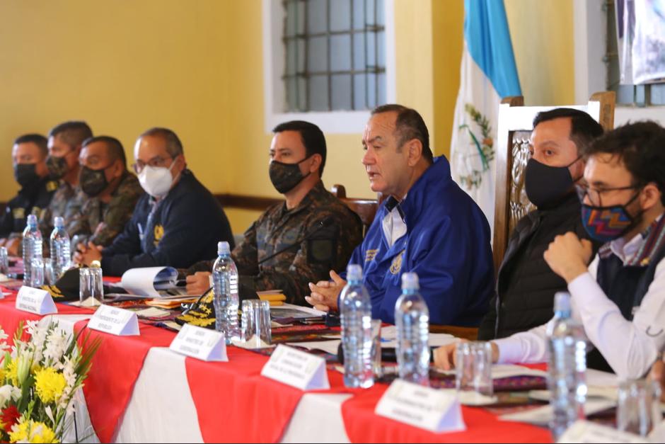 El presidente Alejandro Giammattei participó en la mesa de diálogo con autoridades de Nahualá y Santa Catarina Ixtahuacán, Sololá. (Foto: Presidencia)