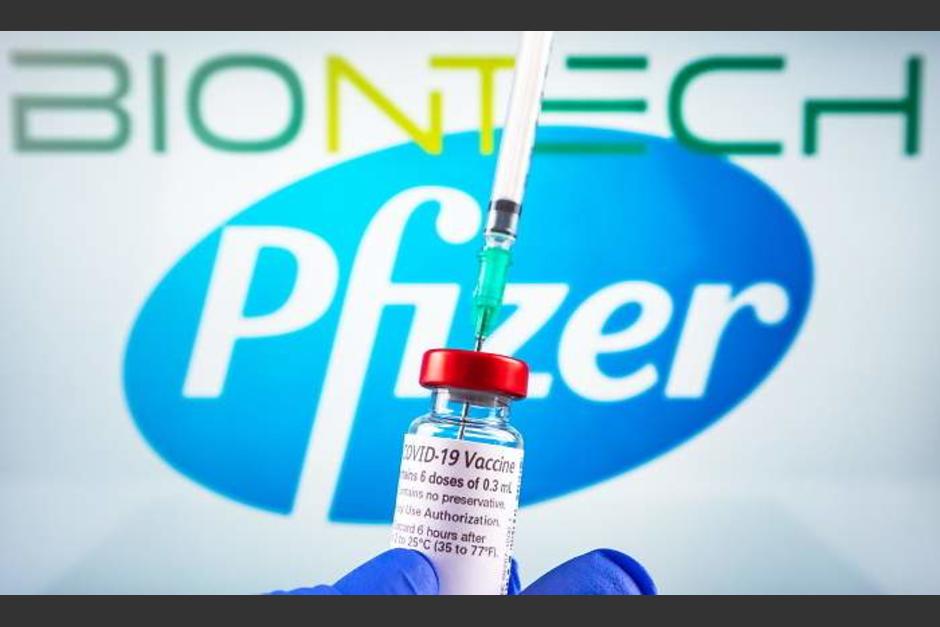 Según un nuevo estudio de BioNTech, su vacuna Pfizer protege hasta cuatro meses de la variante Ómicron. (Foto: Economista)&nbsp;