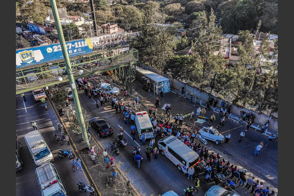 El accidente dejó dos personas muertas y varios heridos. (Foto: Cruz Roja de Guatemala)&nbsp;