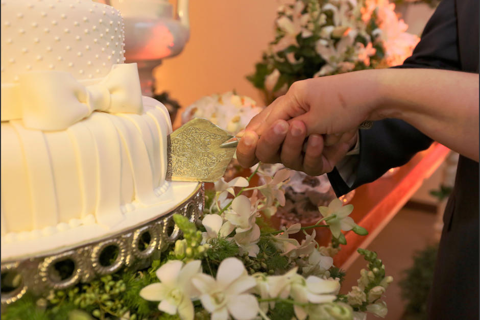 Los invitados de la boda tuvieron diferentes reacciones luego de comerse el pastel con marihuana. (Foto: Shutterstock)&nbsp;