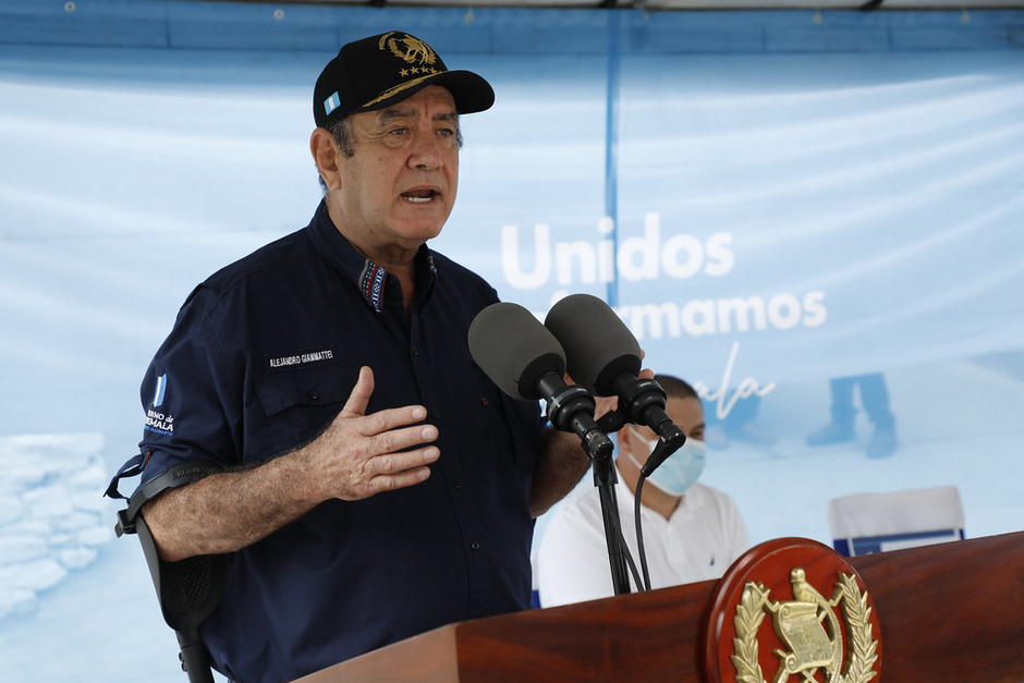 El presidente Alejandro Giammattei participó en un gira con alcaldes en El Jícaro, El Progreso. (Foto: Presidencia)