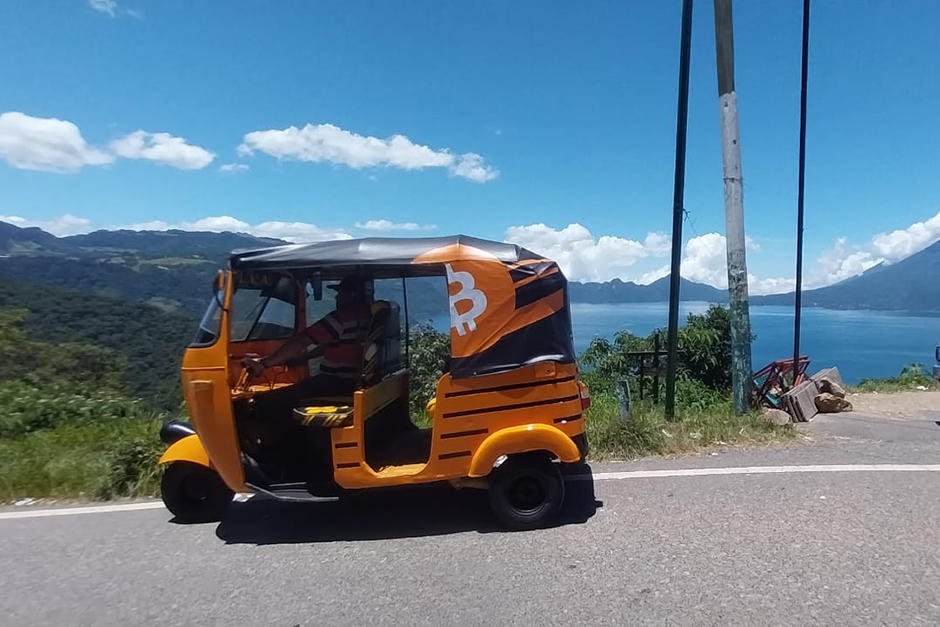 Estos Tuc Tuc operan con pago en bitcoins y funcionan en los alrededores del Lago de Atitlán. (Foto: Bitcoin Lake)