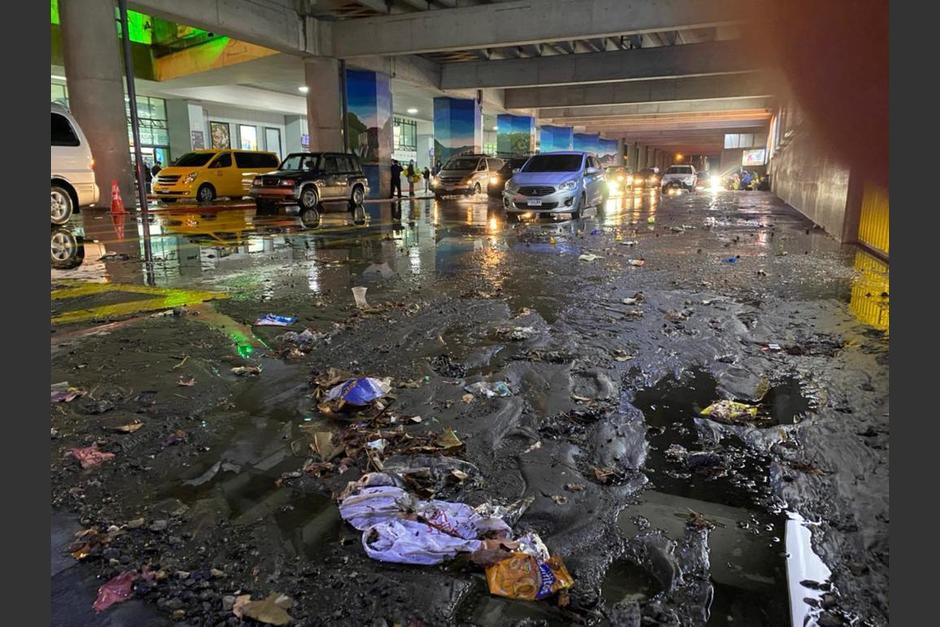 El 23 de abril las lluvias inundaron el aeropuerto y se denunciaron fallas en las instalaciones. (Foto: archivo/Soy502)