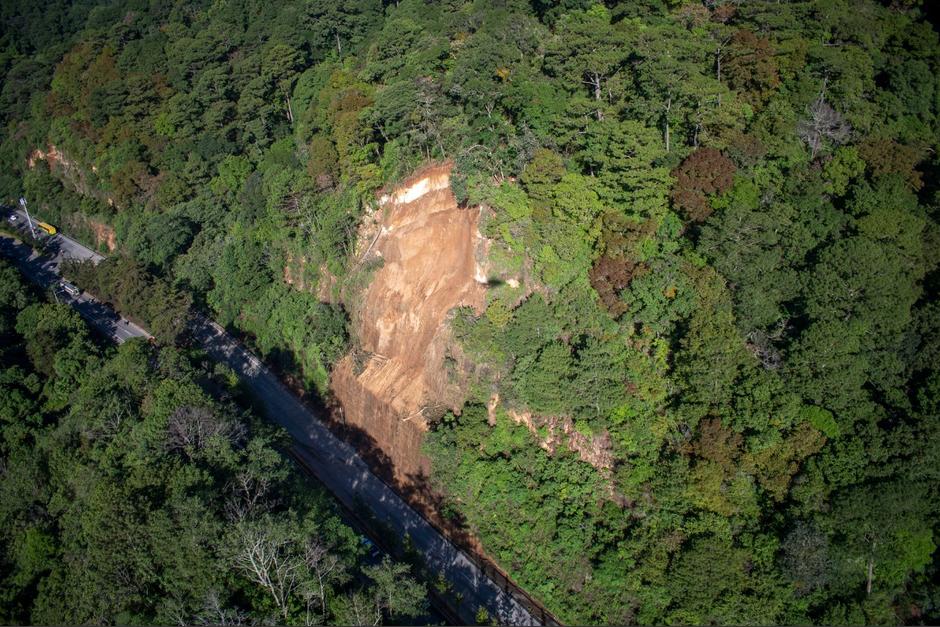 Esta es la magnitud del derrumbe de grandes proporciones ocurrido en la ruta Interamericana el domingo 19 de junio. (Foto: Carlos Alonzo/Soy502)