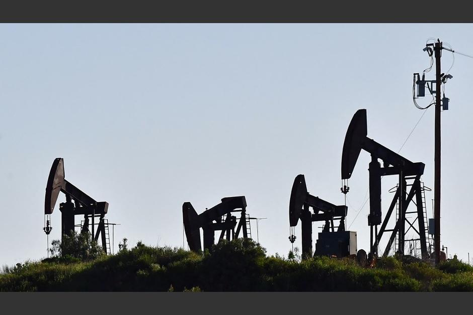 Los precios del&nbsp;petróleo&nbsp;bajaron este jueves tras dispararse a niveles no vistos desde 2008, los metales y materias primas agrícolas siguen subiendo sin techo. (Foto ilustrativa: AFP)