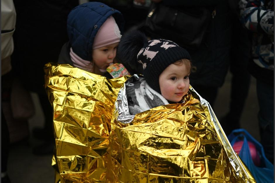 El presidente Alejandro Giammattei confirmó que llegarán al país en los próximos días, 10 niños de origen ucraniano. (Foto ilustrativa: AFP)