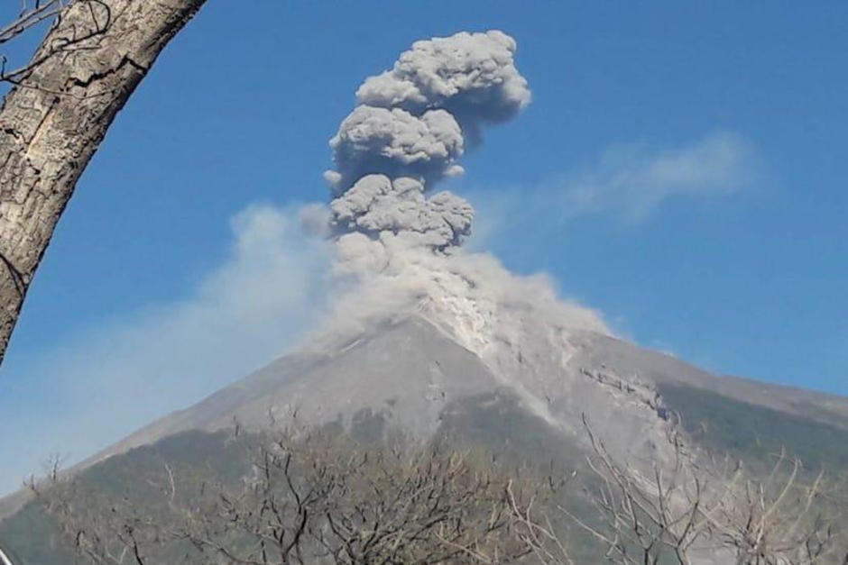 El lunes 7 de marzo el volcán de Fuego incrementó su actividad. (Foto: Archivo/Soy502)&nbsp;