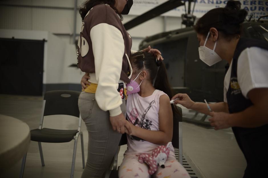 El Ministerio de Salud Pública y Asistencia Social aprobó la vacunación de niños de 6 a 11 años con la sustancia de Moderna. (Foto: Fabricio Alonzo/Soy502)&nbsp;