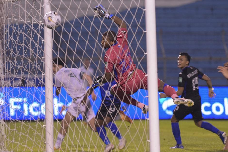 El exjugador de Comunicaciones marcó el autogol que le dio la victoria a México sobre Honduras. (Foto: AFP)
