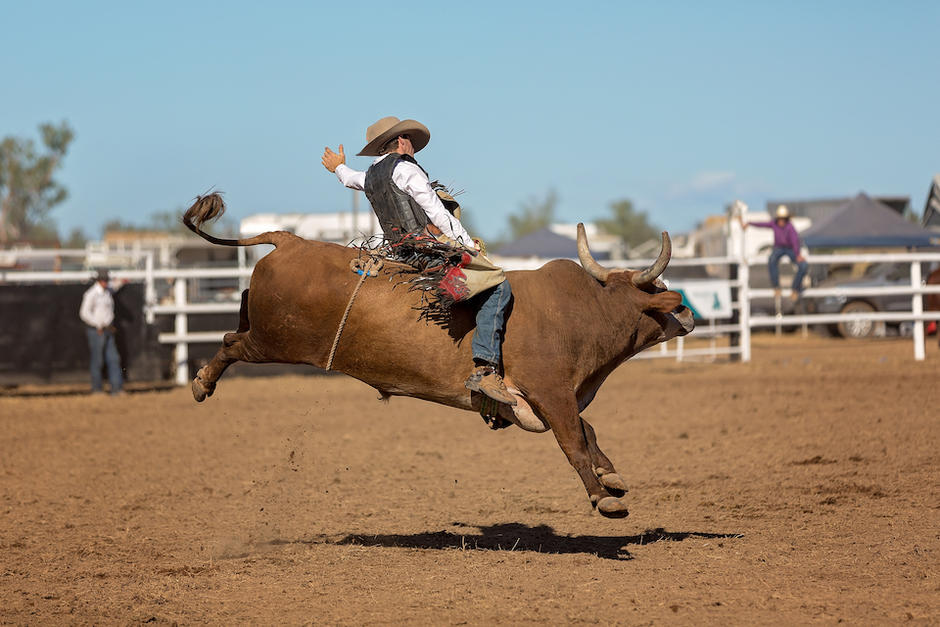 Un vaquero en Brasil se lleva tremendo susto con la sacudida que le da un toro. (Foto: Ilustrativa)