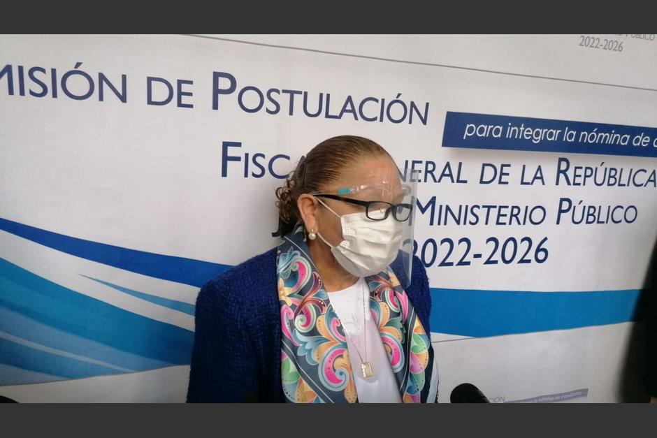 Consuelo Porras fue la última en salir de la prueba psicométrica que se realizó en la Escuela de Estudios Judiciales. (Foto: Evelyn de León/Soy502)&nbsp;