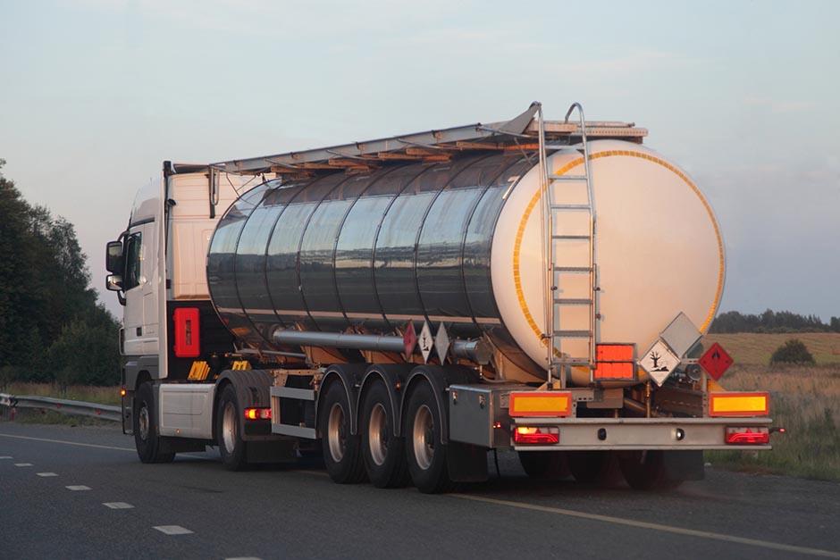 El camión que transportaba combustible volcó en la ruta al Atlántico. (Foto ilustrativa: Shutterstock)&nbsp;