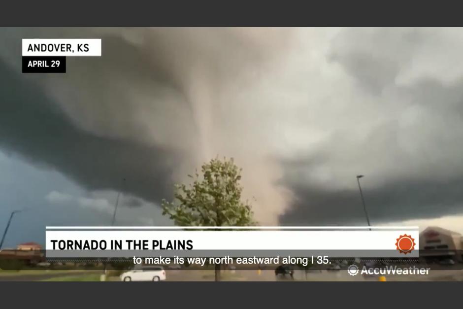 El tornado destrozó un vecindario en Kansas. (Foto: captura video)&nbsp;