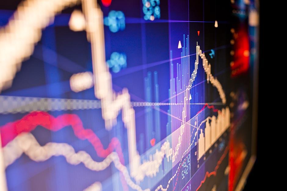 Los sectores de tecnología y de energéticos encabezaron las pérdidas de la bolsa de valores de Nueva York de este lunes. (Foto: Shutterstock)