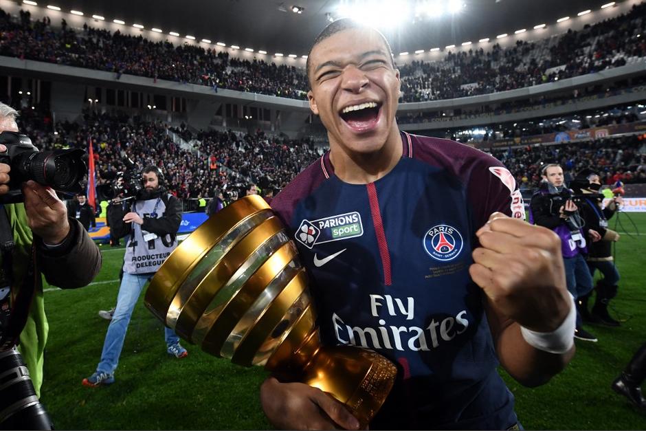El jugador francés podría estar renovando con el PSG y dejando a un lado la propuesta del Real Madrid. (Foto: AFP)
