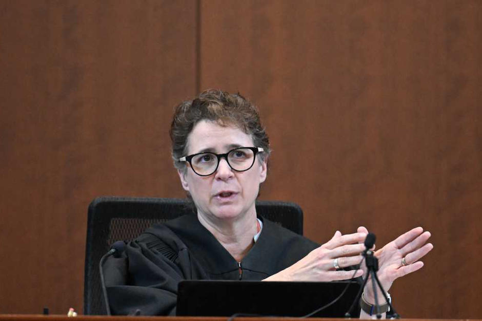La jueza Penney Azcarate llamó al jurado a deliverar. (Foto: AFP)&nbsp;