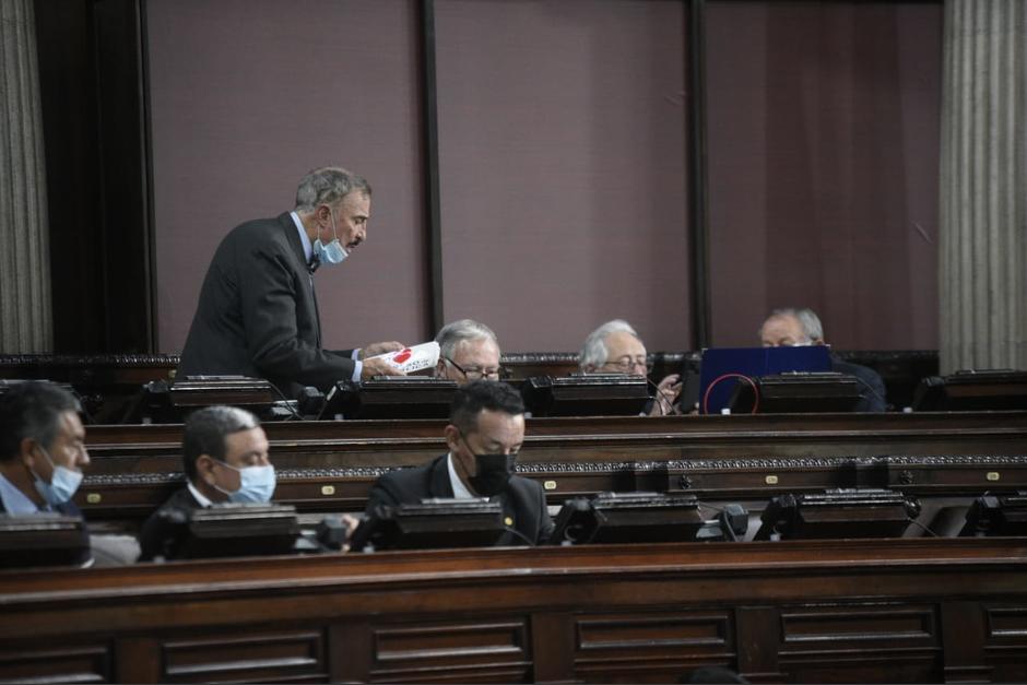 El exdiputado Fernando Linares Beltranena acudió a la sesión solemne en el Congreso. (Foto: Wilder López/Soy502)&nbsp;