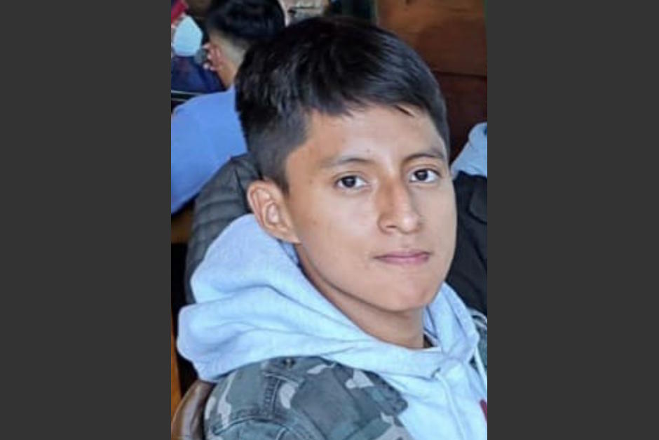 Familiares, amigos y compañeros de labores se encuentran en búsqueda de Brandon Enrique Tul Suret, un joven de 19 años que salió a hacer compras y ya no volvió a casa. (Foto: cortesía)