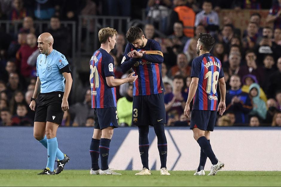 Gerard Piqué se despidió de la afición del Camp Nou. (Foto: AFP)
