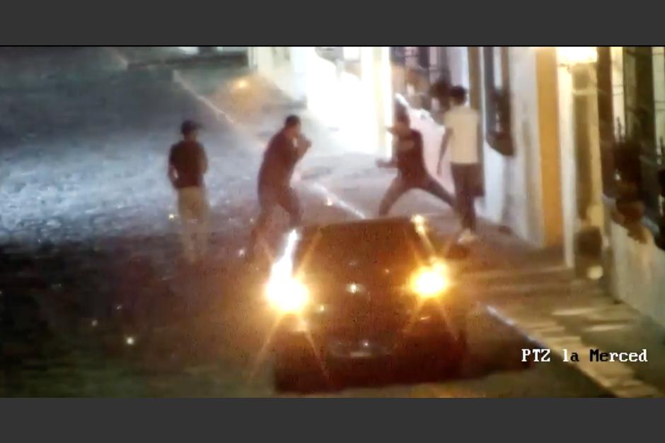 La Muncipalidad de Antigua Guatemala que una pelea grabada en video es falsa. (Foto: captura de video/Municipalidad de Antigua)