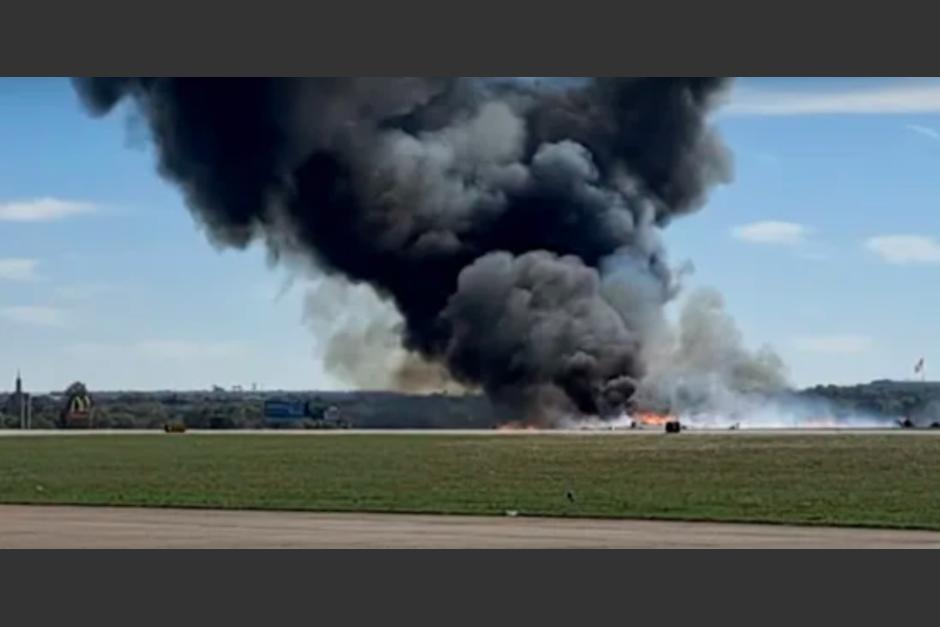 El accidente aéreo ocurrió entre dos aviones cuando se realizaba una exhibición. (Foto: Telemundo)