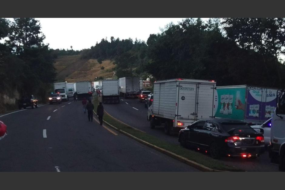 Los bloqueos se iniciaron este lunes en carreteras del país. (Foto: cortesía/Stereo100)&nbsp;