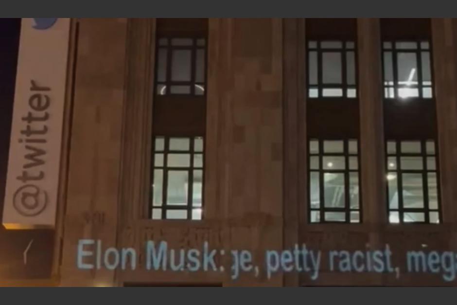 Fuertes insultos contra Elon Musk fueron proyectados en oficinas de Twitter. (Foto: Twitter)